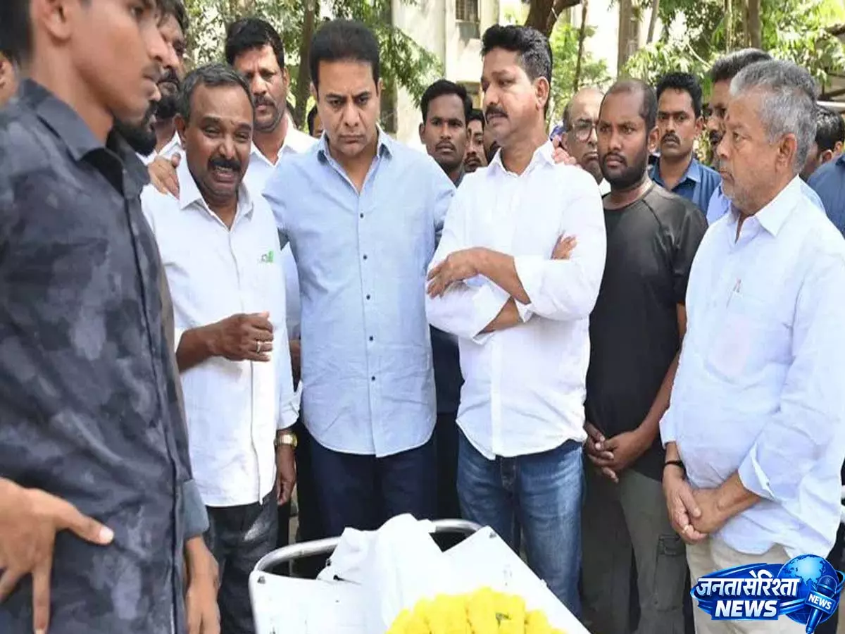 ORR हादसे में मृतक के परिवार को KTR ने दिया मदद का आश्वासन, OGH में अर्पित की श्रद्धांजलि ORR हादसे में मृतक के परिवार को KTR ने दिया मदद का आश्वासन, OGH में अर्पित की श्रद्धांजलि