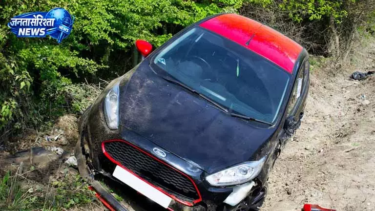 Chennai: सड़क हादसा, खड़ी बस में टकराई कार, तीन लोग घायल Chennai: सड़क हादसा, खड़ी बस में टकराई कार, तीन लोग घायल