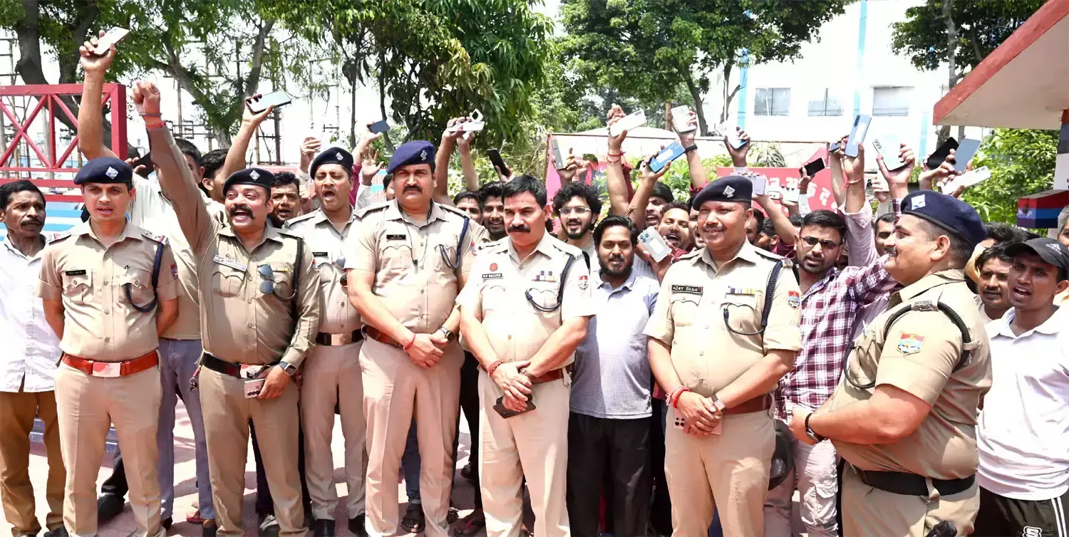 Haridwar: पुलिस ने लाखों के फोन किए बरामद Haridwar: पुलिस ने लाखों के फोन किए बरामद