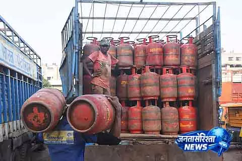 LPG की कीमतों में बढ़ोतरी से Chennai के होटलों को भारी झटका LPG की कीमतों में बढ़ोतरी से Chennai के होटलों को भारी झटका