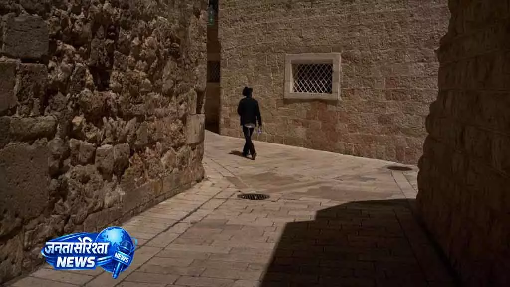 Israel: नन पर हमले के आरोप में एक व्यक्ति गिरफ्तार Israel: नन पर हमले के आरोप में एक व्यक्ति गिरफ्तार