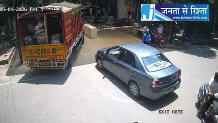 सोसायटी के गेट पर लगा बैरियर तोड़ा, बुजुर्ग गार्ड से की मारपीट, रईसजादे गिरफ्तार सोसायटी के गेट पर लगा बैरियर तोड़ा, बुजुर्ग गार्ड से की मारपीट, रईसजादे गिरफ्तार