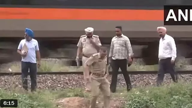 UP: बरेली में रेलवे ट्रैक पर मिला मुस्लिम मौलवी का शव, परिवार ने लगाया साज़िश का आरोप UP: बरेली में रेलवे ट्रैक पर मिला मुस्लिम मौलवी का शव, परिवार ने लगाया साज़िश का आरोप