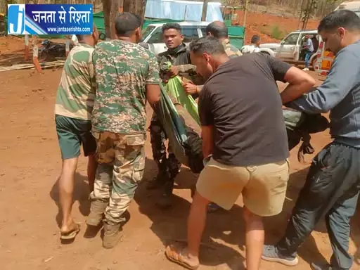 4 जवान शहीद, घायल कांस्टेबल ने भी तोड़ा दम 4 जवान शहीद, घायल कांस्टेबल ने भी तोड़ा दम