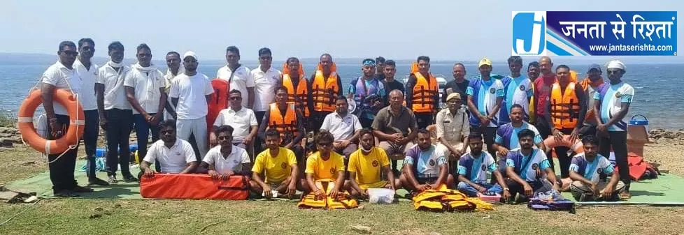 कलेक्टर के निर्देशन में गंगरेल में जल दुर्घटना से निपटने की मॉक ड्रिल आयोजित कलेक्टर के निर्देशन में गंगरेल में जल दुर्घटना से निपटने की मॉक ड्रिल आयोजित