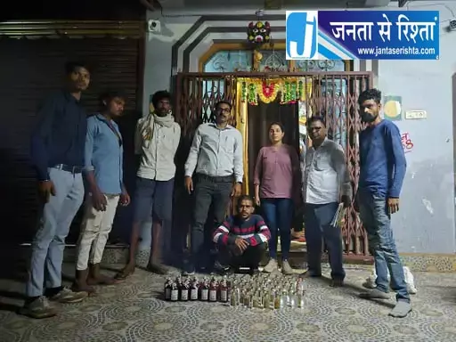 राजनांदगांव में महाराष्ट्र-एमपी ब्रांड की शराब जब्त राजनांदगांव में महाराष्ट्र-एमपी ब्रांड की शराब जब्त