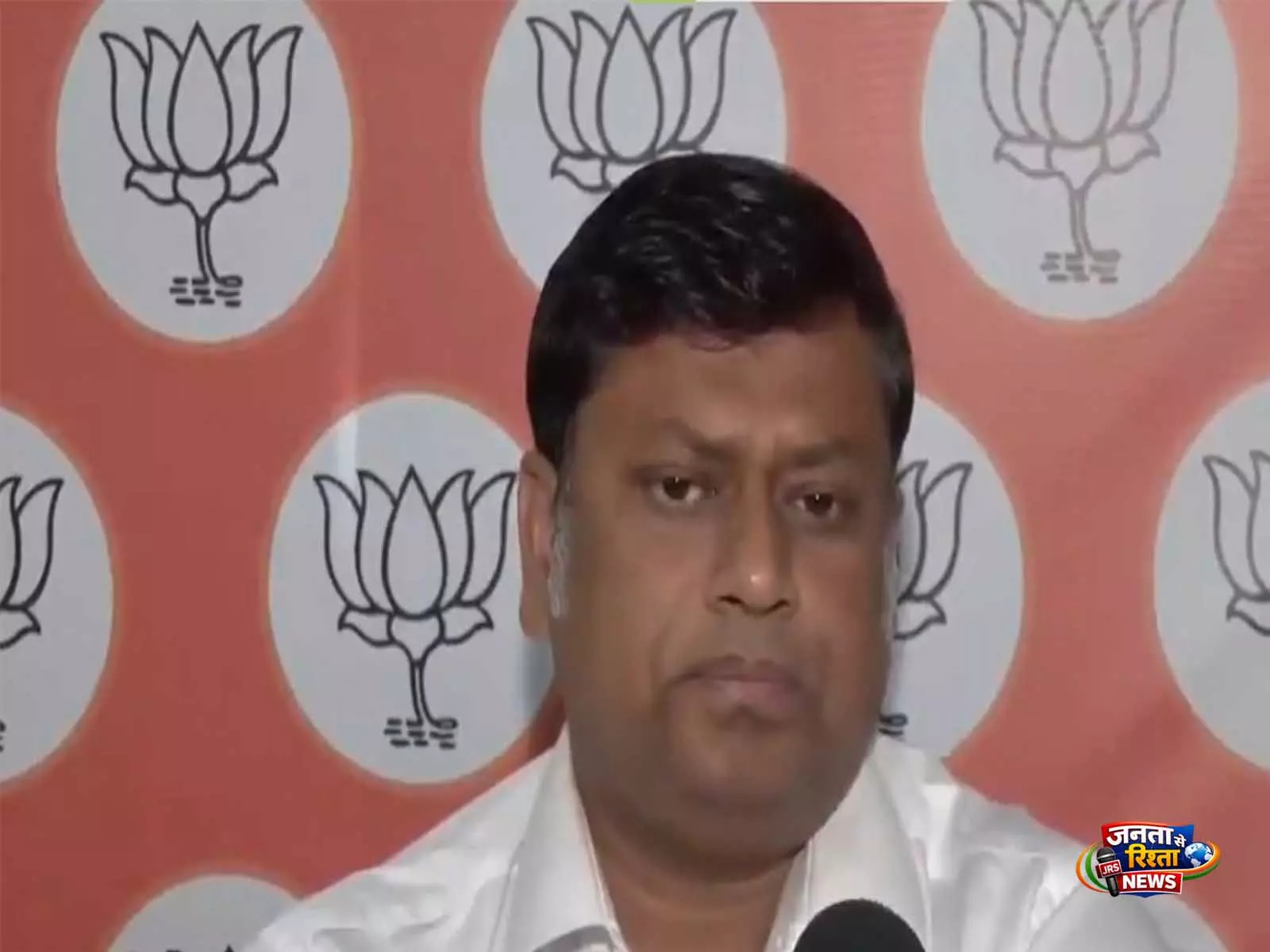 TMC नेता शशि पांजा ने स्ट्रॉन्गरूम में CCTV की कमी और प्रवेश रोकने पर उठाए सवाल TMC नेता शशि पांजा ने स्ट्रॉन्गरूम में CCTV की कमी और प्रवेश रोकने पर उठाए सवाल