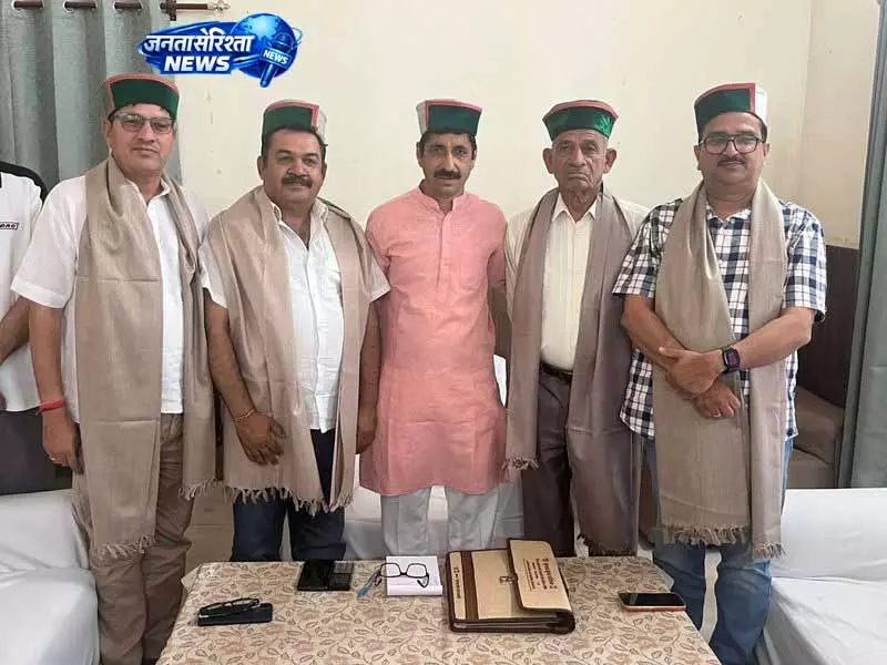 Himachal: कांग्रेस का नया अभियान, हर गांव में एक रात, जनता के बीच Himachal: कांग्रेस का नया अभियान, हर गांव में एक रात, जनता के बीच