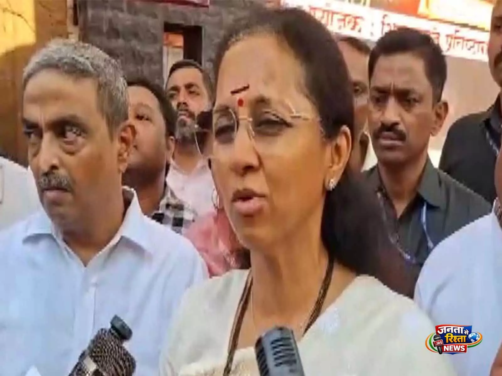 कृपया संयम बनाए रखें, कड़ी से कड़ी कार्रवाई की जाएगी: Pune यौन उत्पीड़न और हत्या मामले पर सुप्रिया सुले कृपया संयम बनाए रखें, कड़ी से कड़ी कार्रवाई की जाएगी: Pune यौन उत्पीड़न और हत्या मामले पर सुप्रिया सुले