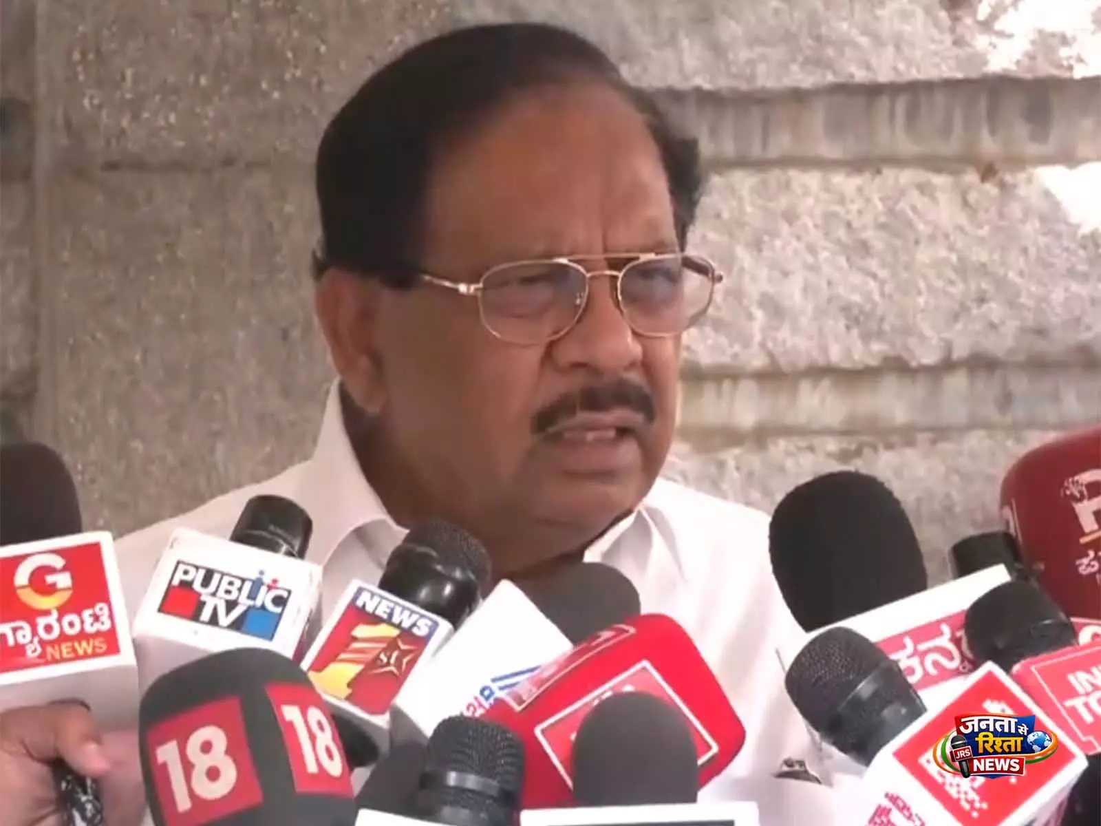 Karnataka मंत्री जी. परमेश्वर ने बी.के. हरिप्रसाद से मुलाकात को बताया शिष्टाचार भेंट, नेतृत्व चर्चा से इनकार Karnataka मंत्री जी. परमेश्वर ने बी.के. हरिप्रसाद से मुलाकात को बताया शिष्टाचार भेंट, नेतृत्व चर्चा से इनकार