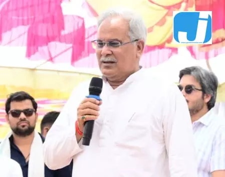 छत्तीसगढ़ में आईईडी ब्लास्ट में शहीद जवानों को पूर्व मुख्यमंत्री भूपेश बघेल ने दी श्रद्धांजलि छत्तीसगढ़ में आईईडी ब्लास्ट में शहीद जवानों को पूर्व मुख्यमंत्री भूपेश बघेल ने दी श्रद्धांजलि