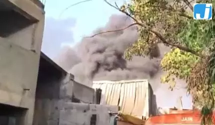 FIRE: चटाई और तेल फैक्ट्री में आग से मचा हड़कंप FIRE: चटाई और तेल फैक्ट्री में आग से मचा हड़कंप
