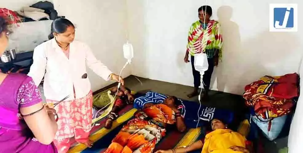 मुर्गा-भात और पनीर खाने के बाद कई लोग बीमार, मचा हड़कंप मुर्गा-भात और पनीर खाने के बाद कई लोग बीमार, मचा हड़कंप