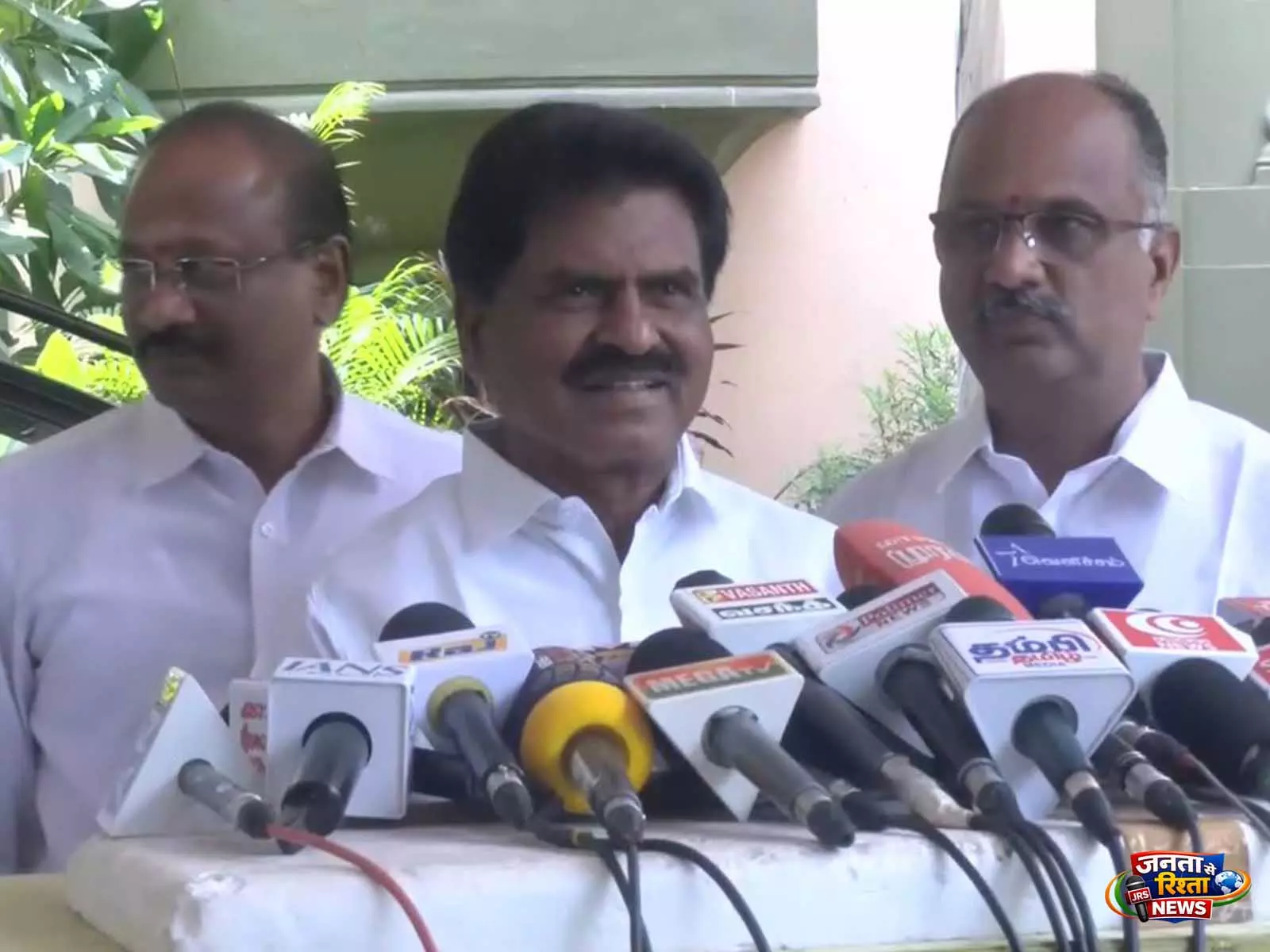 KMDK के महासचिव ई.आर. ईश्वरन ने DMK के नेतृत्व वाले गठबंधन की जीत का दावा किया KMDK के महासचिव ई.आर. ईश्वरन ने DMK के नेतृत्व वाले गठबंधन की जीत का दावा किया