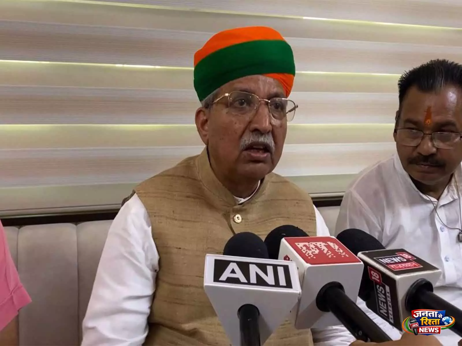पश्चिम बंगाल री-पोलिंग पर सियासी घमासान, BJP का जीत का दावा और कांग्रेस की ‘गुंडागर्दी’ पर आलोचना पश्चिम बंगाल री-पोलिंग पर सियासी घमासान, BJP का जीत का दावा और कांग्रेस की ‘गुंडागर्दी’ पर आलोचना