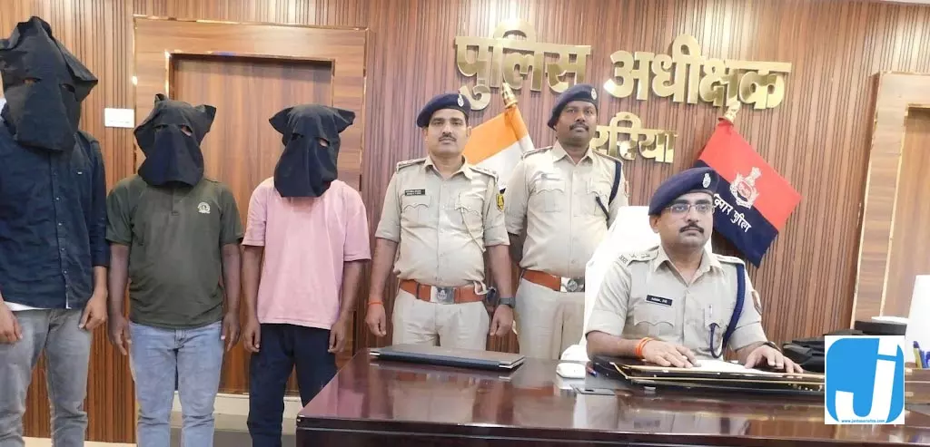 स्मैक तस्करी का बड़ा खुलासा, चार तस्कर गिरफ्तार स्मैक तस्करी का बड़ा खुलासा, चार तस्कर गिरफ्तार