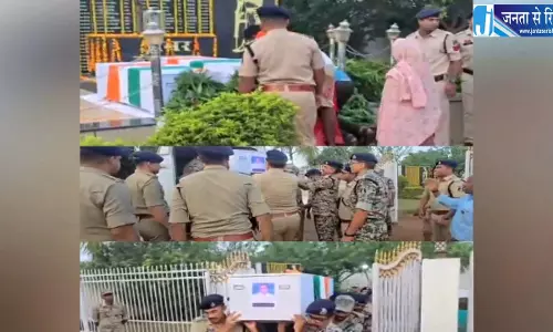 पुलिस लाइन नारायणपुर में शहीद 4 जवानों को दी गई अंतिम विदाई पुलिस लाइन नारायणपुर में शहीद 4 जवानों को दी गई अंतिम विदाई