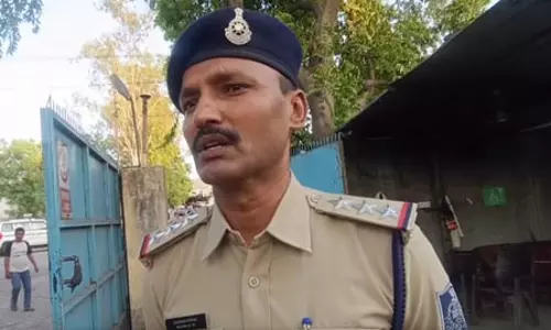 देवास के एक फैक्ट्री में आग फैलने से रोकने के लिए किए जा रहे हर संभव प्रयास: थाना प्रभारी देवास के एक फैक्ट्री में आग फैलने से रोकने के लिए किए जा रहे हर संभव प्रयास: थाना प्रभारी