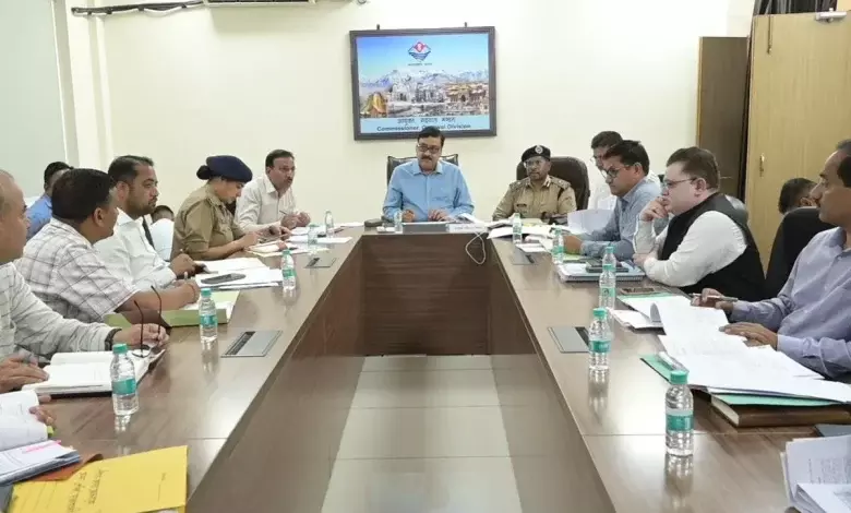 Dehradun: गढ़वाल आयुक्त ने 125 लैंड फ्रॉड मामलों की सुनवाई की Dehradun: गढ़वाल आयुक्त ने 125 लैंड फ्रॉड मामलों की सुनवाई की