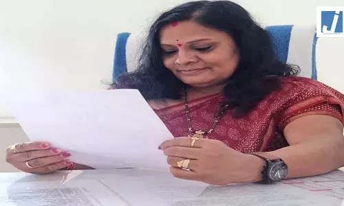 OMG! महिला अफसर को चाहिए थप्पड़ मारने वाला असिस्टेंट, पोस्ट पर मचा हंगामा OMG! महिला अफसर को चाहिए थप्पड़ मारने वाला असिस्टेंट, पोस्ट पर मचा हंगामा
