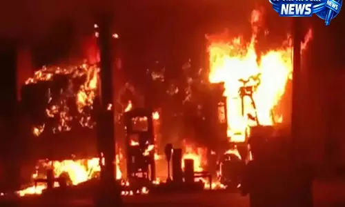 Kamareddy: पुराने बस स्टैंड पर आग, 12 दुकानें जलकर खाक Kamareddy: पुराने बस स्टैंड पर आग, 12 दुकानें जलकर खाक