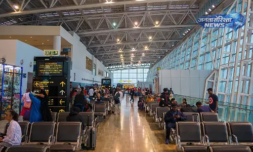 Chennai : एयरपोर्ट पर बड़ा सुरक्षा मामला, टैक्सी करते विमान में यात्री ने खोला इमरजेंसी एग्ज़िट Chennai : एयरपोर्ट पर बड़ा सुरक्षा मामला, टैक्सी करते विमान में यात्री ने खोला इमरजेंसी एग्ज़िट