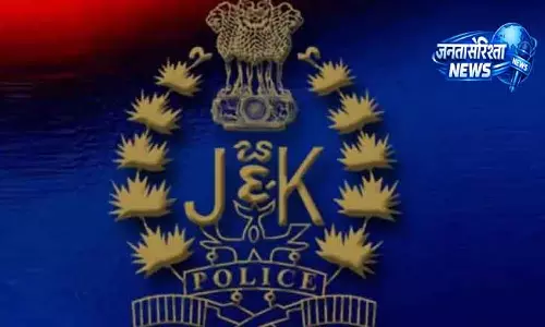 Pulwama में उग्रवादी का सहयोगी गिरफ्तार: पुलिस Pulwama में उग्रवादी का सहयोगी गिरफ्तार: पुलिस