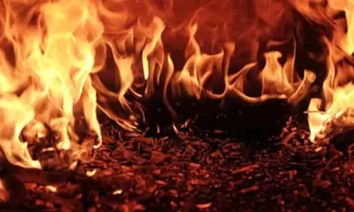 बेटे-बहू ने की माता-पिता की हत्या, फिर शवों को किया आग के हवाले