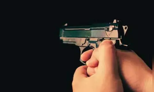 पत्नी ने तीसरी शादी की, पति ने खुद को मारी गोली पत्नी ने तीसरी शादी की, पति ने खुद को मारी गोली