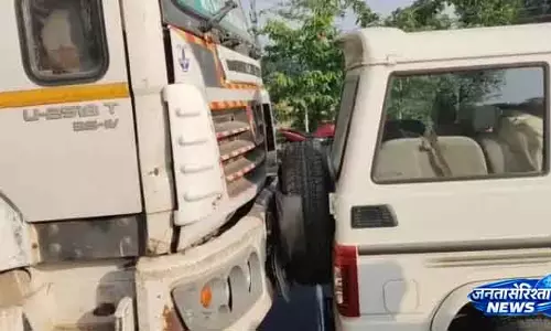 Soro अवैध रेत ट्रक ने अतिरिक्त तहसीलदार के वाहन को टक्कर दी Soro अवैध रेत ट्रक ने अतिरिक्त तहसीलदार के वाहन को टक्कर दी