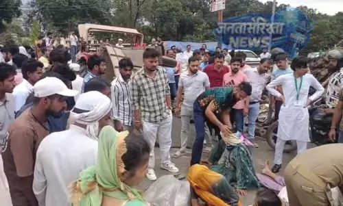Haridwar : रोडवेज बस और ट्रैक्टर-ट्रॉली की टक्कर में एक दर्जन महिलाएं घायल Haridwar : रोडवेज बस और ट्रैक्टर-ट्रॉली की टक्कर में एक दर्जन महिलाएं घायल
