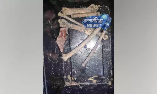 Arimpoor : कुएं से बोरे में मिले हड्डियों के टुकड़े और महिला के कपड़े, इलाके में दहशत Arimpoor : कुएं से बोरे में मिले हड्डियों के टुकड़े और महिला के कपड़े, इलाके में दहशत