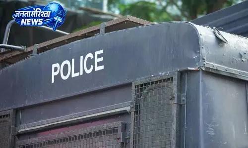 सड़क किनारे पार्किंग विवाद ने बढ़ाई गर्मी, ASI निलंबित सड़क किनारे पार्किंग विवाद ने बढ़ाई गर्मी, ASI निलंबित