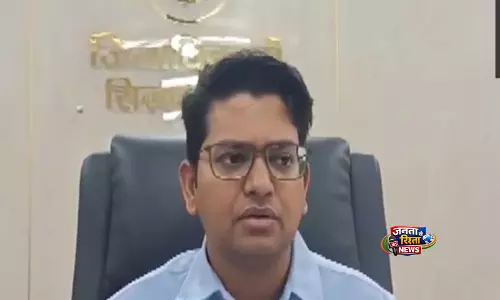 UP पानी की टंकी हादसा: एक बच्चे की मौत, दो घायल; IAF हेलीकॉप्टर ने फंसे बच्चों को बचाया UP पानी की टंकी हादसा: एक बच्चे की मौत, दो घायल; IAF हेलीकॉप्टर ने फंसे बच्चों को बचाया