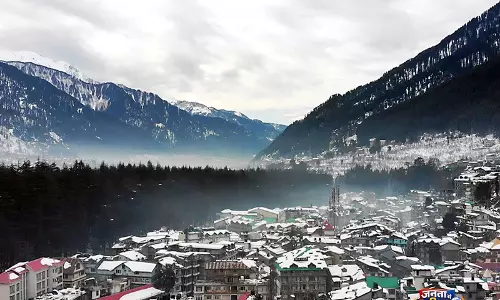 हिमाचल प्रदेश: Manali में पर्यटन ने पकड़ी रफ़्तार; होटलों में ऑक्यूपेंसी 80 फ़ीसदी तक पहुंची