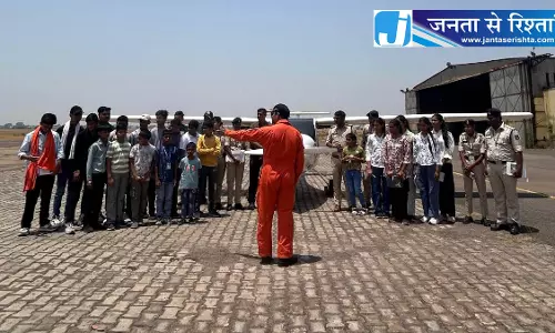 पुलिस परिवार के बच्चों ने रायपुर एयरपोर्ट का किया भ्रमण