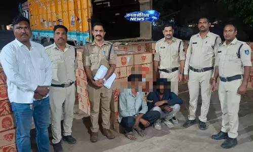 Ujjain: अवैध शराब पर बड़ी कार्रवाई, 1 करोड़ की बीयर से भरा ट्रक जब्त, 2 गिरफ्तार Ujjain: अवैध शराब पर बड़ी कार्रवाई, 1 करोड़ की बीयर से भरा ट्रक जब्त, 2 गिरफ्तार