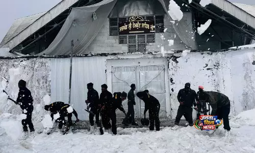 Uttarakhand: भारतीय सेना और सेवादार श्री हेमकुंड साहिब पहुंचे, यात्रा कार्यों के लिए वहीं रुकेंगे Uttarakhand: भारतीय सेना और सेवादार श्री हेमकुंड साहिब पहुंचे, यात्रा कार्यों के लिए वहीं रुकेंगे
