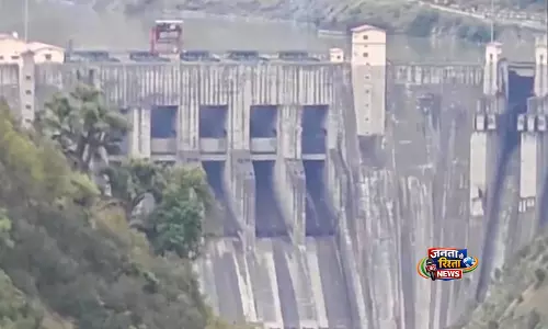 J-K: सिंधु जल संधि के निलंबन के एक साल बाद भी चिनाब नदी पर बने बगलिहार बांध के सभी गेट बंद J-K: सिंधु जल संधि के निलंबन के एक साल बाद भी चिनाब नदी पर बने बगलिहार बांध के सभी गेट बंद
