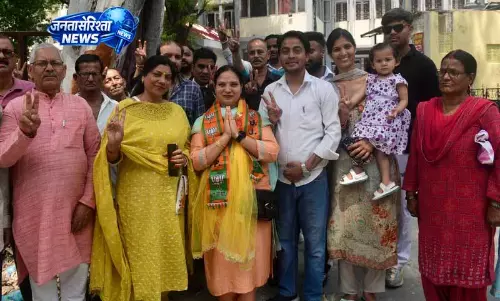 Himachal: पार्टी के अंदर बगावत ने चुनावी रणनीतियों को चुनौती दी Himachal: पार्टी के अंदर बगावत ने चुनावी रणनीतियों को चुनौती दी