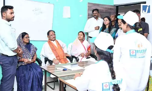 स्वरोजगार की राह पर बढ़ते कदम: मुख्यमंत्री ने RSETI में देखा ग्रामीण सशक्तिकरण का मॉडल स्वरोजगार की राह पर बढ़ते कदम: मुख्यमंत्री ने RSETI में देखा ग्रामीण सशक्तिकरण का मॉडल