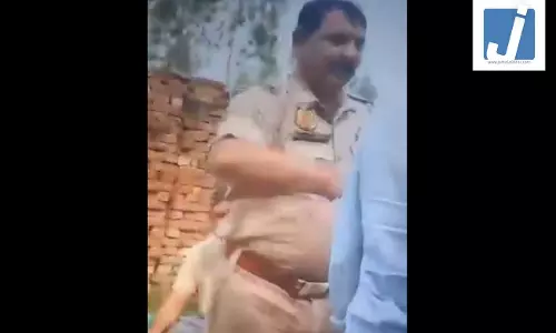 12 सेकंड में कई थप्पड़, पुलिसकर्मी का ‘ऑन द स्पॉट’ इंसाफ, वीडियो हुआ वायरल