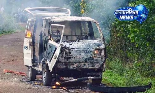 Odisha: लोगों ने मवेशी तस्करी करने वाले वाहन को आग लगाई