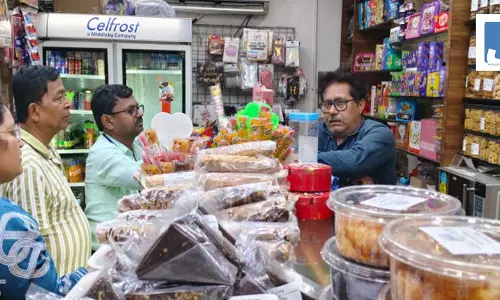 सावधान! बेकरी में एक्सपायर्ड सामान, खाद्य सुरक्षा टीम ने दी दबिश