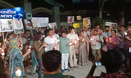 KBR पार्क के पास पेड़ों की कटाई के खिलाफ लगातार तीसरे दिन कैंडललाइट विरोध प्रदर्शन KBR पार्क के पास पेड़ों की कटाई के खिलाफ लगातार तीसरे दिन कैंडललाइट विरोध प्रदर्शन