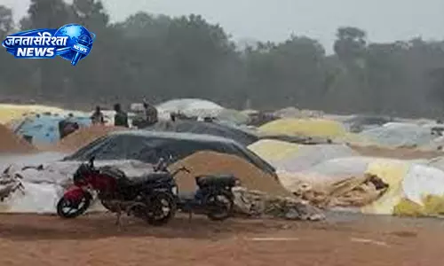 तेज़ हवाओं और बेमौसम बारिश से Warangal-Mahabubabad में फसलें बर्बाद, किसानों को भारी नुकसान