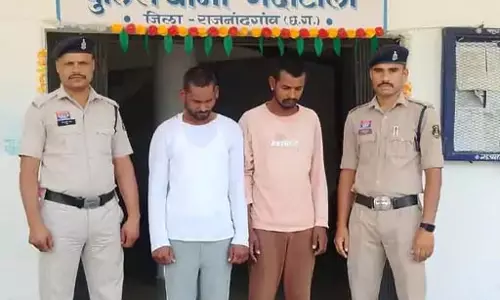 ट्रैक्टर ट्रॉली पलटने से 13 वर्षीय नाबालिग की मौत, दो गिरफ्तार ट्रैक्टर ट्रॉली पलटने से 13 वर्षीय नाबालिग की मौत, दो गिरफ्तार