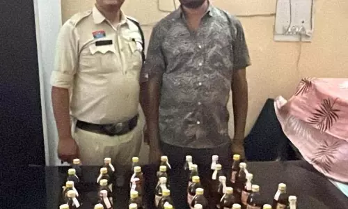 रायपुर के उरला में अवैध शराब पर कार्रवाई, एक आरोपी गिरफ्तार रायपुर के उरला में अवैध शराब पर कार्रवाई, एक आरोपी गिरफ्तार