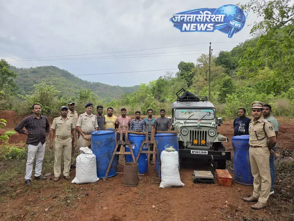 Odisha : चलती-फिरती हशीश तेल यूनिट का भंडाफोड़, ₹100 करोड़ का सामान जब्त Odisha : चलती-फिरती हशीश तेल यूनिट का भंडाफोड़, ₹100 करोड़ का सामान जब्त