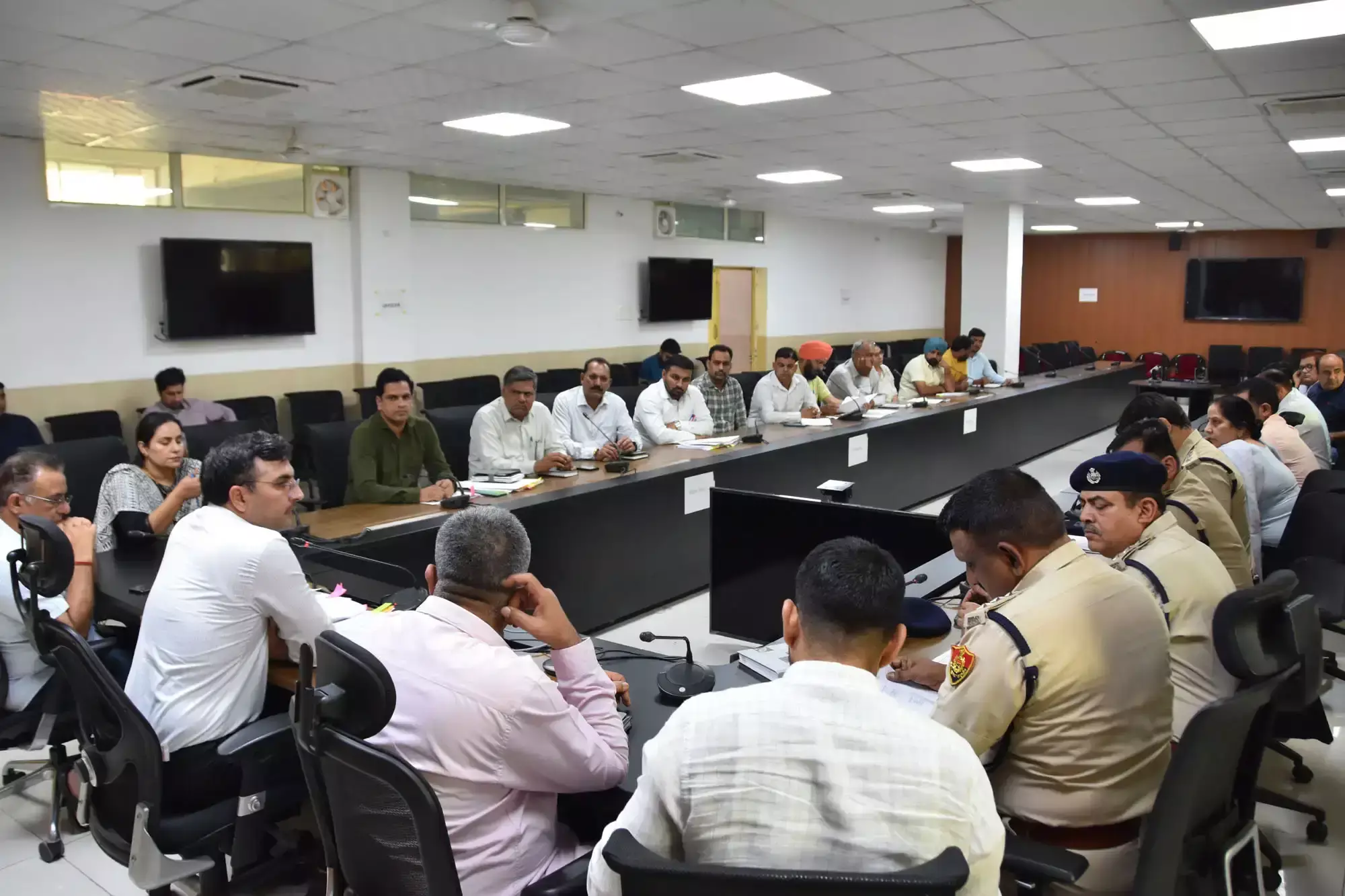 Kaithal: नशा मुक्त जिले के लिए सभी विभाग मिलकर काम करें: एडीसी Kaithal: नशा मुक्त जिले के लिए सभी विभाग मिलकर काम करें: एडीसी